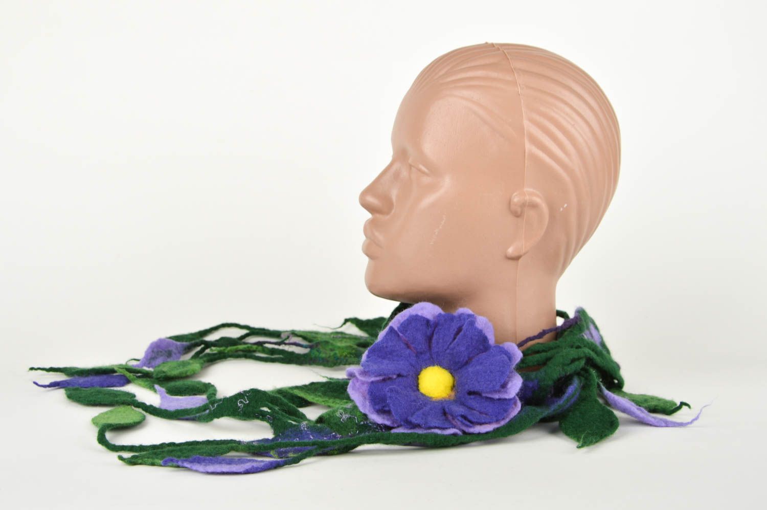 Écharpe laine fait main Accessoire femme vert fleur bleue Cadeau femme photo 3