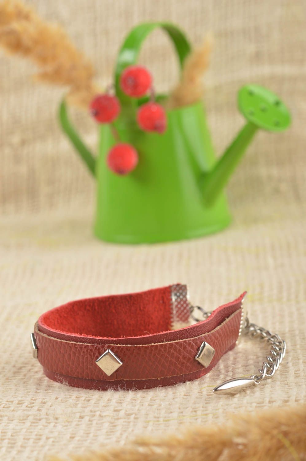 Bracelet cuir Bijoux fait main design original large rouge Accessoire femme photo 1