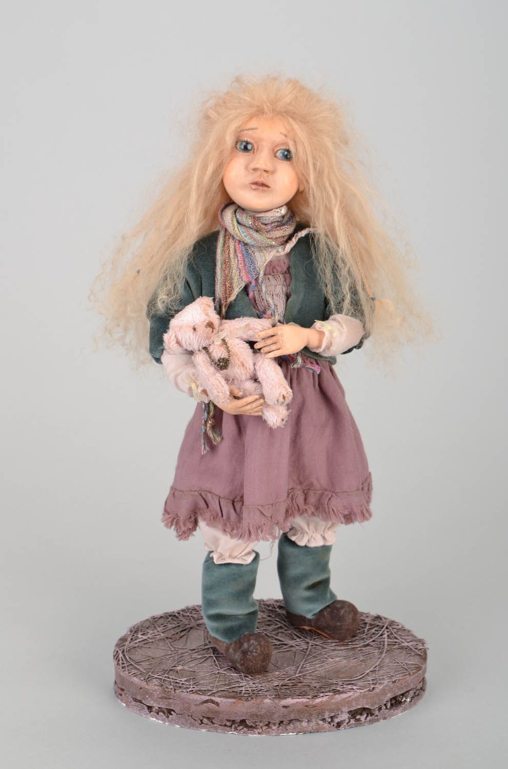 Декоративная кукла на подставке фото 2