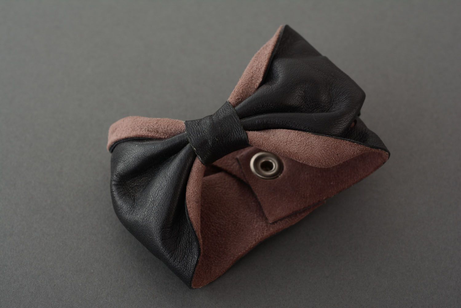 Leather bracelet in the form of a bow photo 2