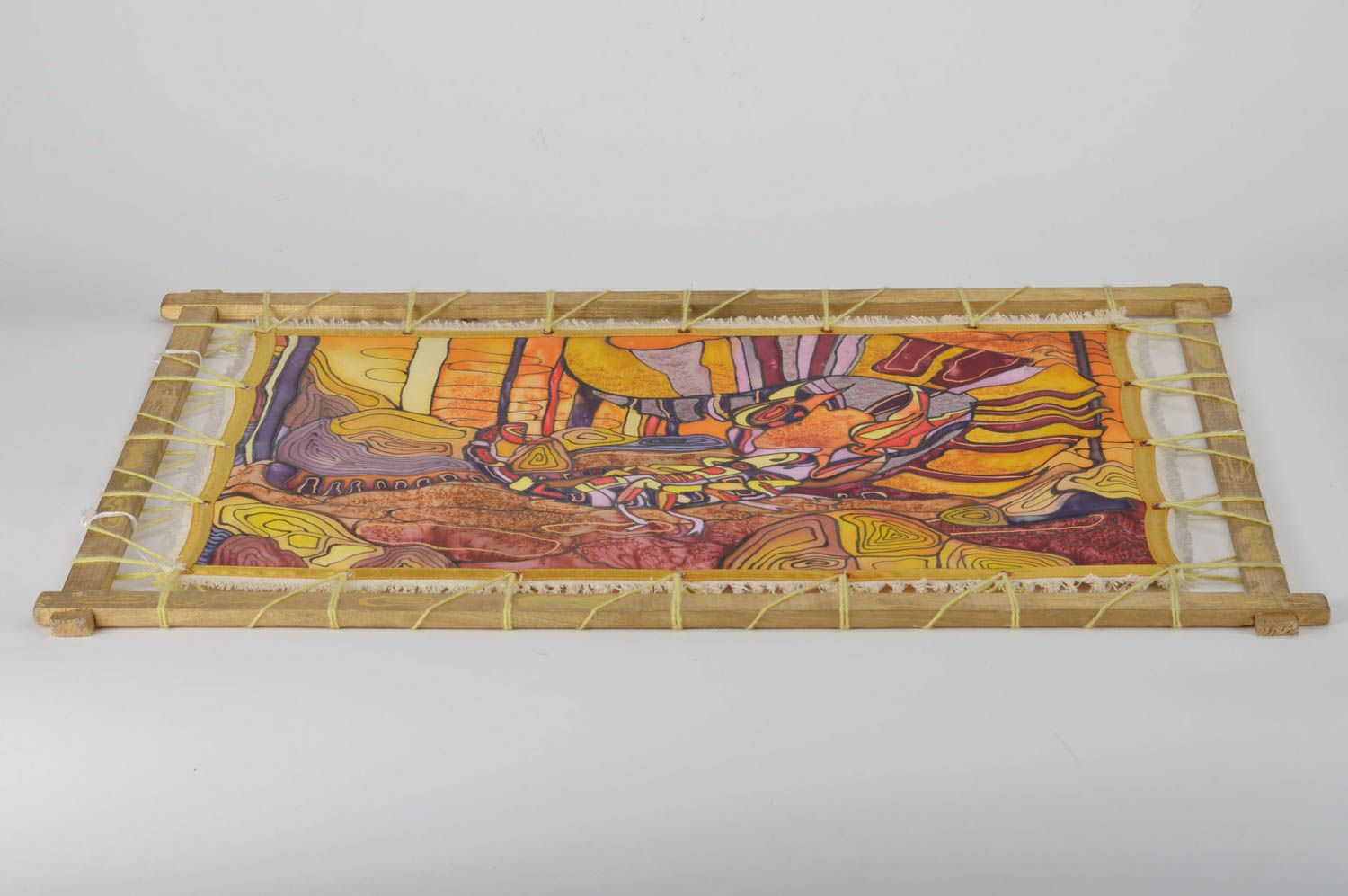 Handgemachtes Stoff Wandbild in Batik Skorpion für Interieur in Gelb und Rot foto 2