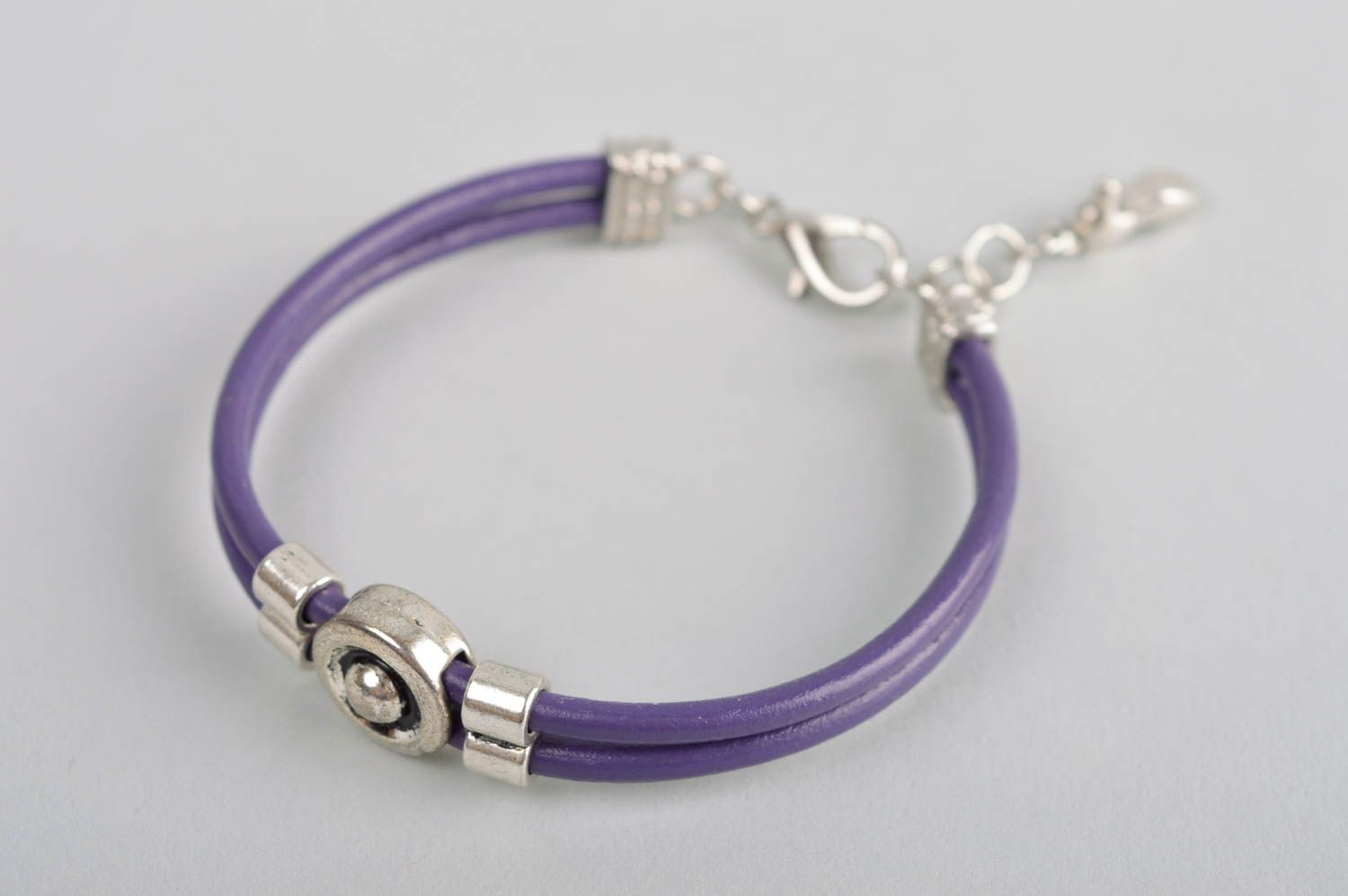 Bracelet en cuir design Bijou fait main original violet Accessoire femme photo 2