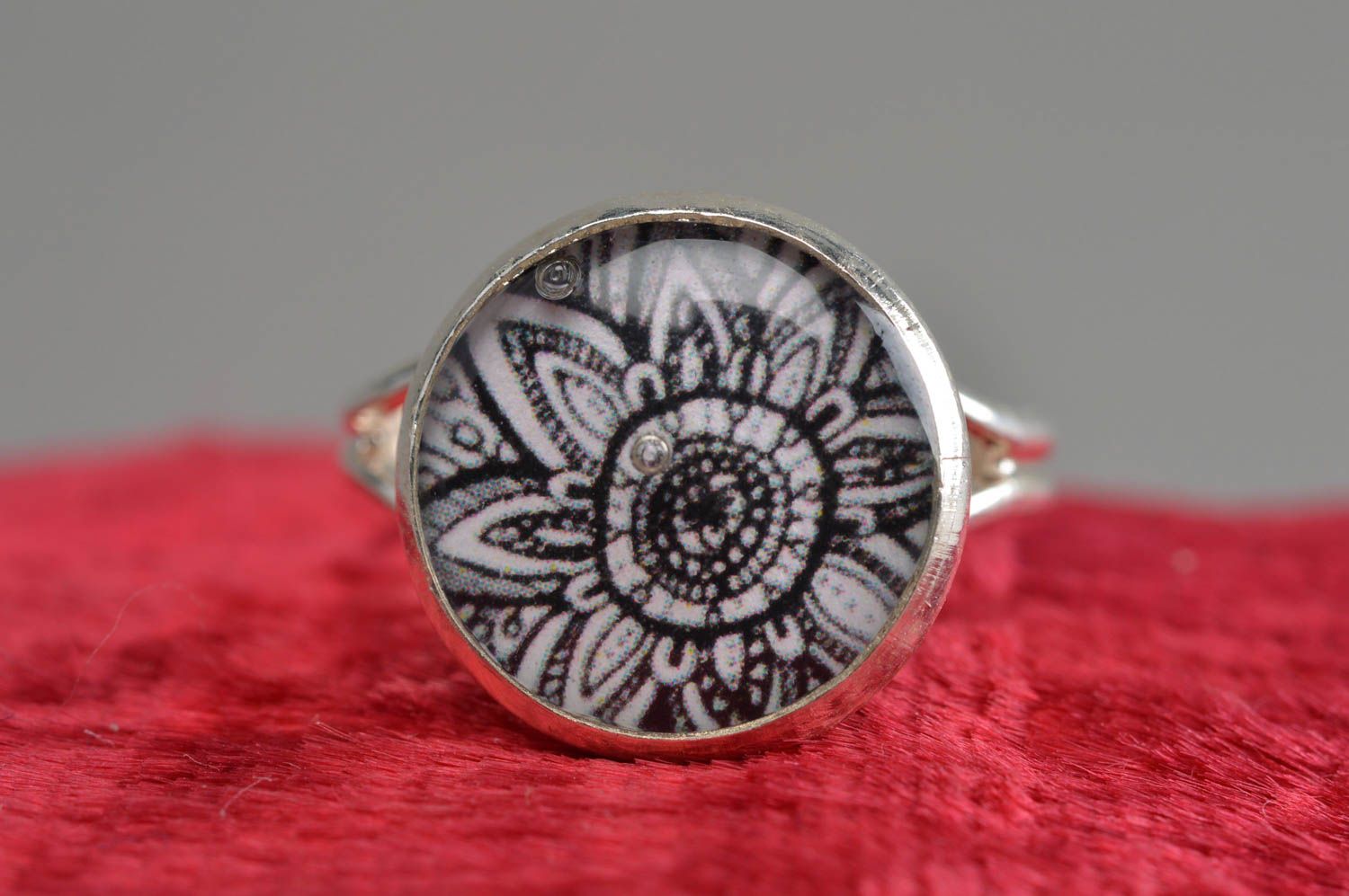 Black and white handmade designer decoupage flower ring coated with epoxy adjustable size photo 2