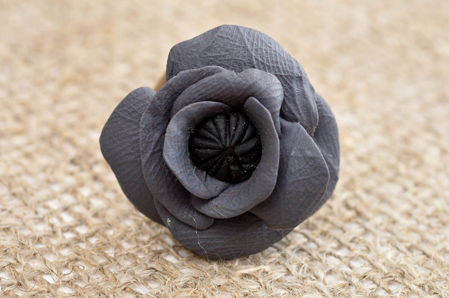 Grauer Blumen Ring handmade Polymer Schmuck Accessoire für Frauen Mohnblume foto 3