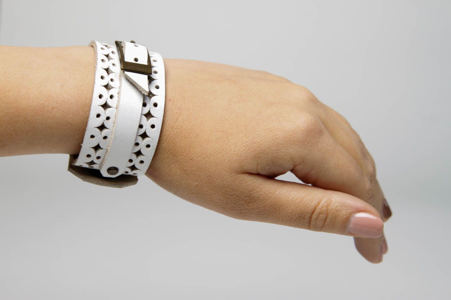 Bracciale in pelle fatto a mano accessorio originale braccialetto di tendenza foto 2