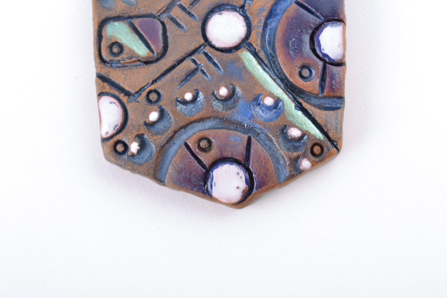 Petit pendentif en céramique hexagonal multicolore sur cordelette fait main photo 3