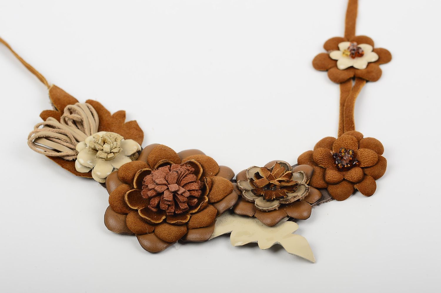 Handmade Blumen Collier Halskette für Damen schöner Schmuck aus Leder braun foto 2