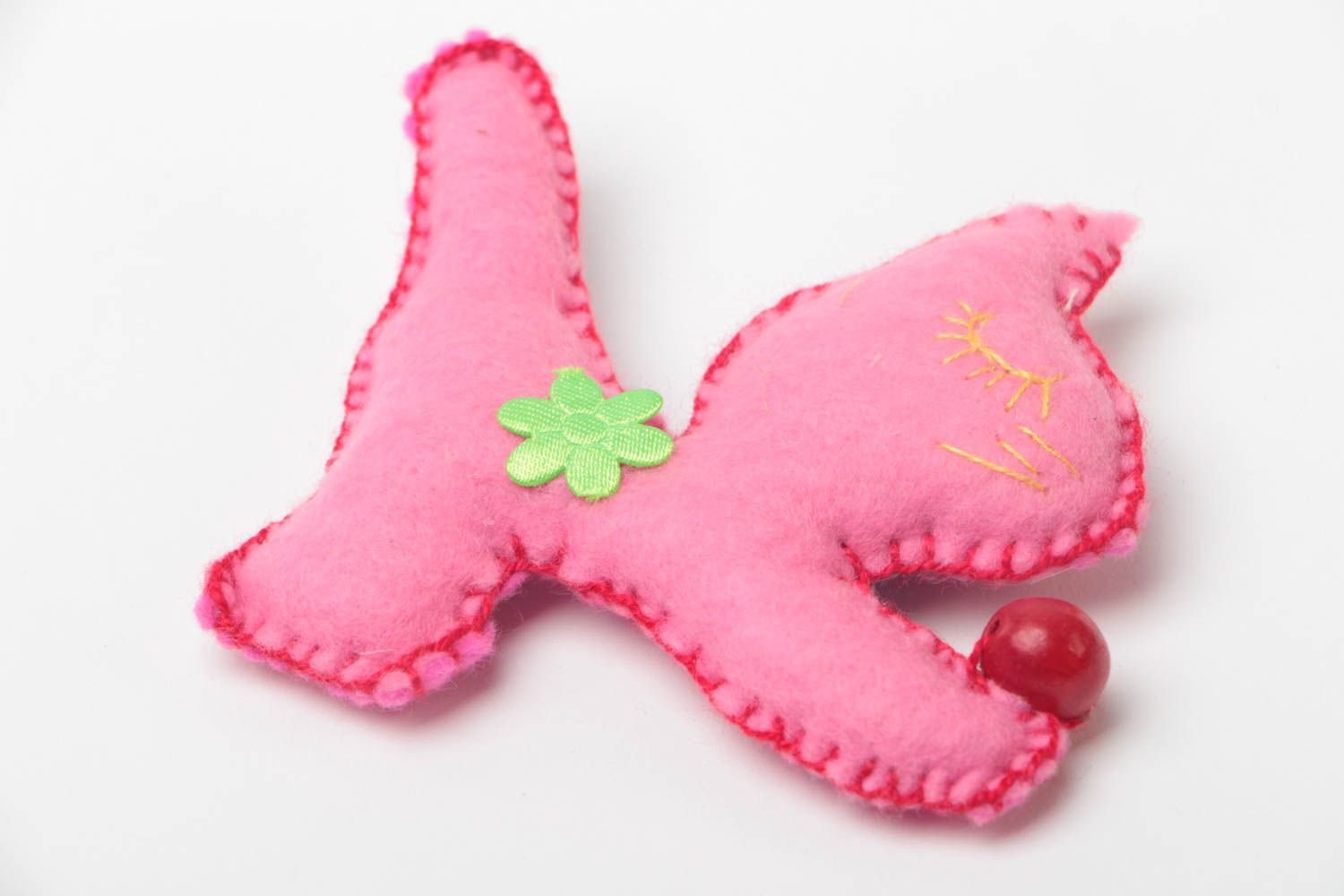 Petit jouet chat rose en feutre fait main joli cadeau original pour enfant photo 4