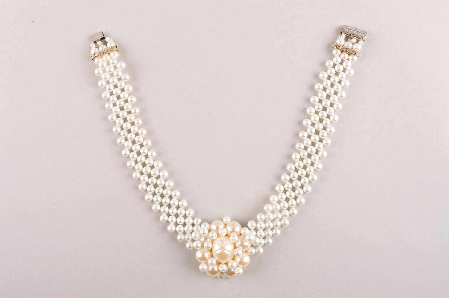 Collier blanc large Bijou fait main en perles fantaisie Accessoire femme photo 5