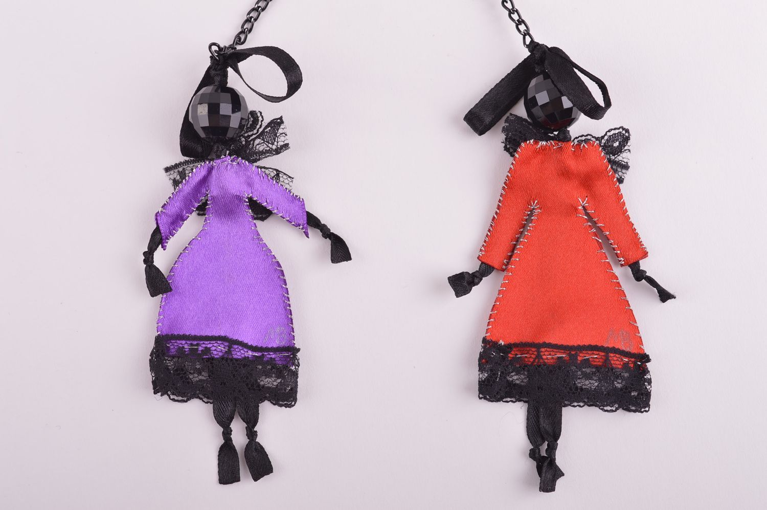 Grosse broche faite main Accessoire femme avec deux poupées Cadeau femme photo 5