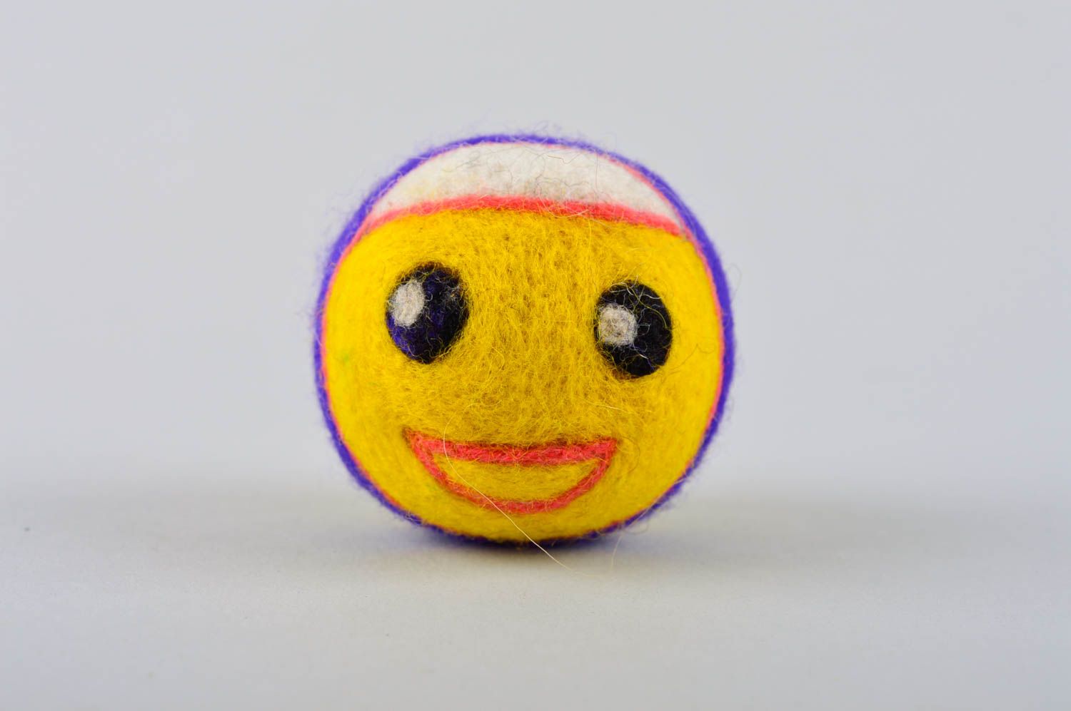 Валяная игрушка ручной работы игрушка из шерсти мягкая игрушка круглый смайлик фото 2