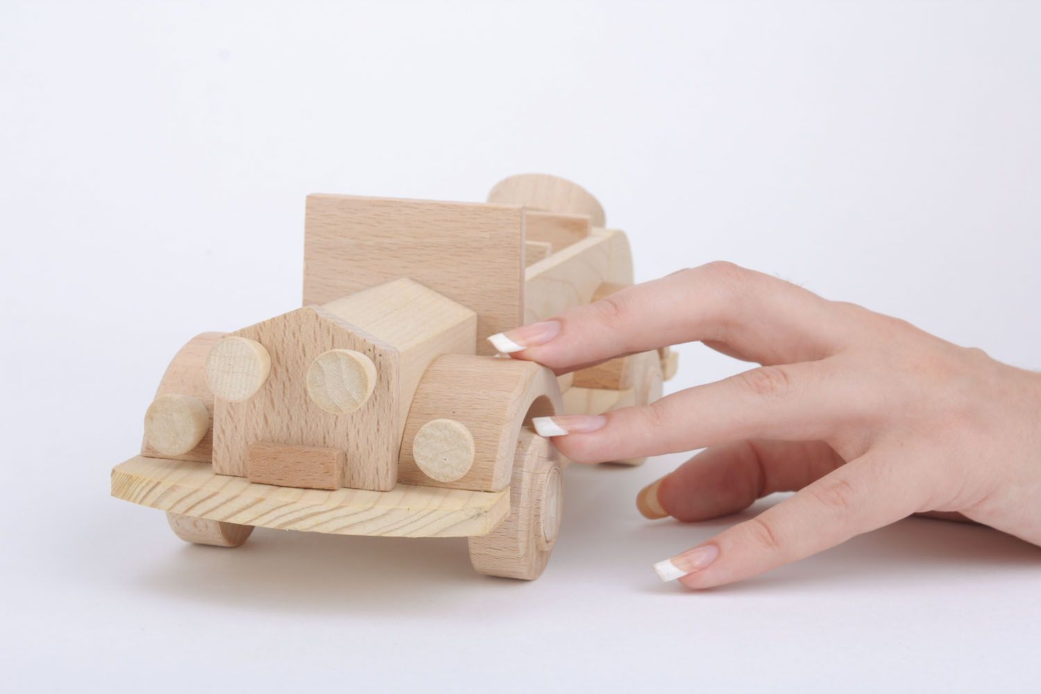 Macchina giocattolo fatta a mano giocattolo di legno semilavorato da dipingere foto 5