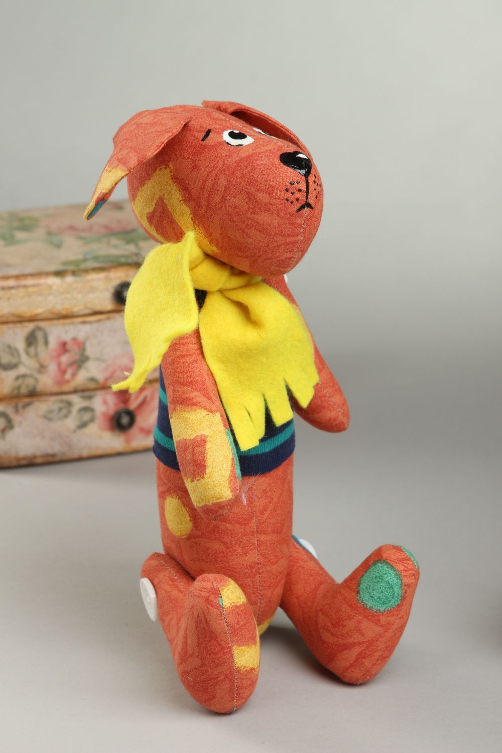 Handmade Kuscheltier Hund mit Schal Stoff Spielzeug Geschenk für Kinder  foto 1