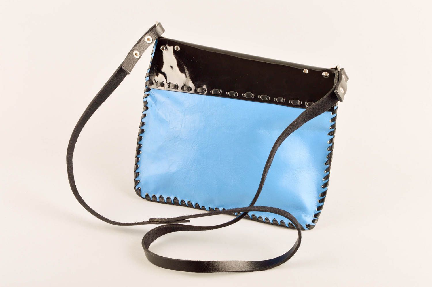Сумка ручной работы сумка через плечо кожаная сумка голубая с черным красивая фото 3