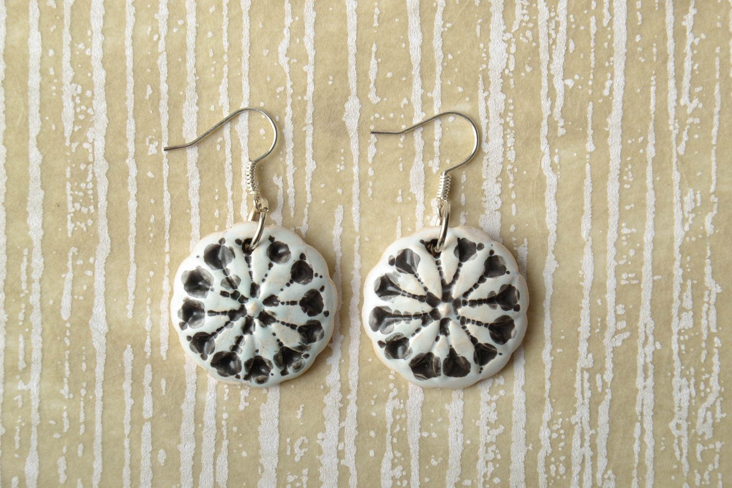 Handmade ceramic earrings painted with enamel photo 1