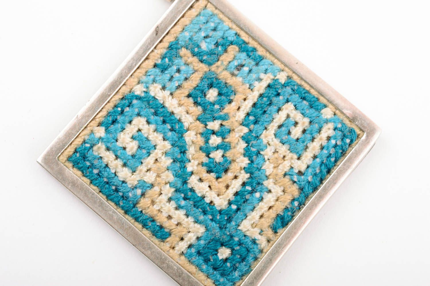 Colgante artesanal con bordado azul claro accesorio para mujer regalo original foto 5