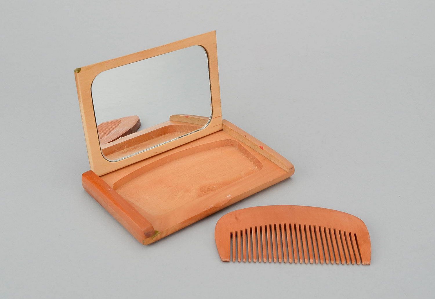 Conjunto de madera: espejo compacto y peine foto 3