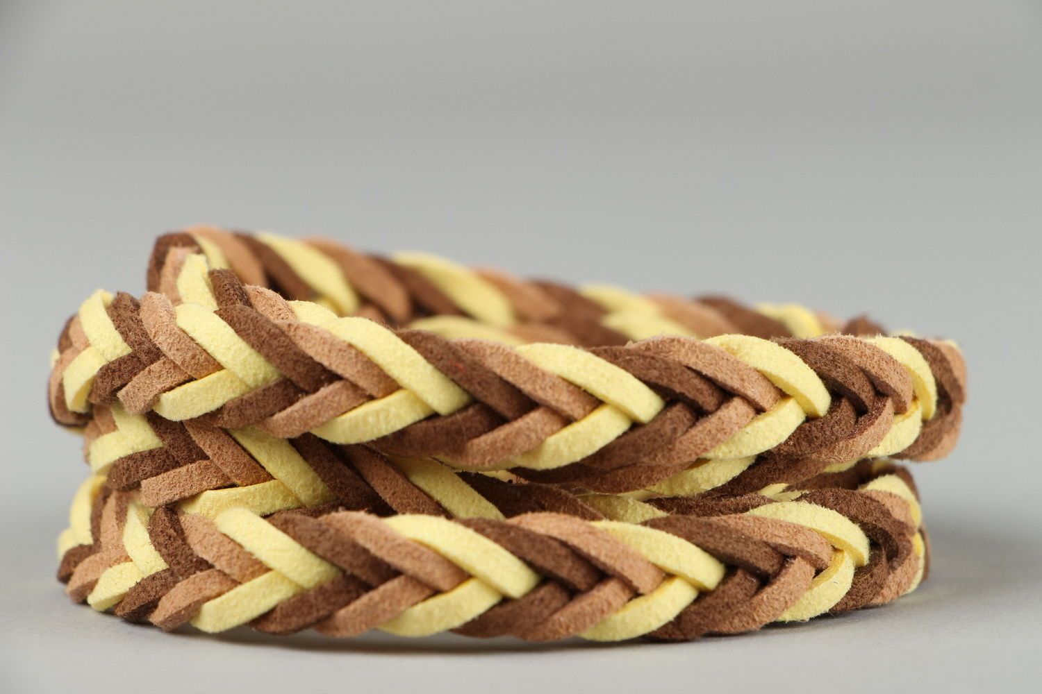 Bracelet braided of suede photo 3