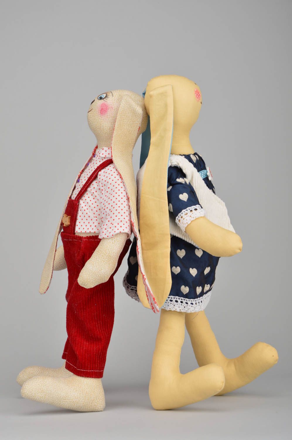 Handgemachte Kuscheltiere Hasen aus Textil für Interieur schön künstlerisch toll foto 2