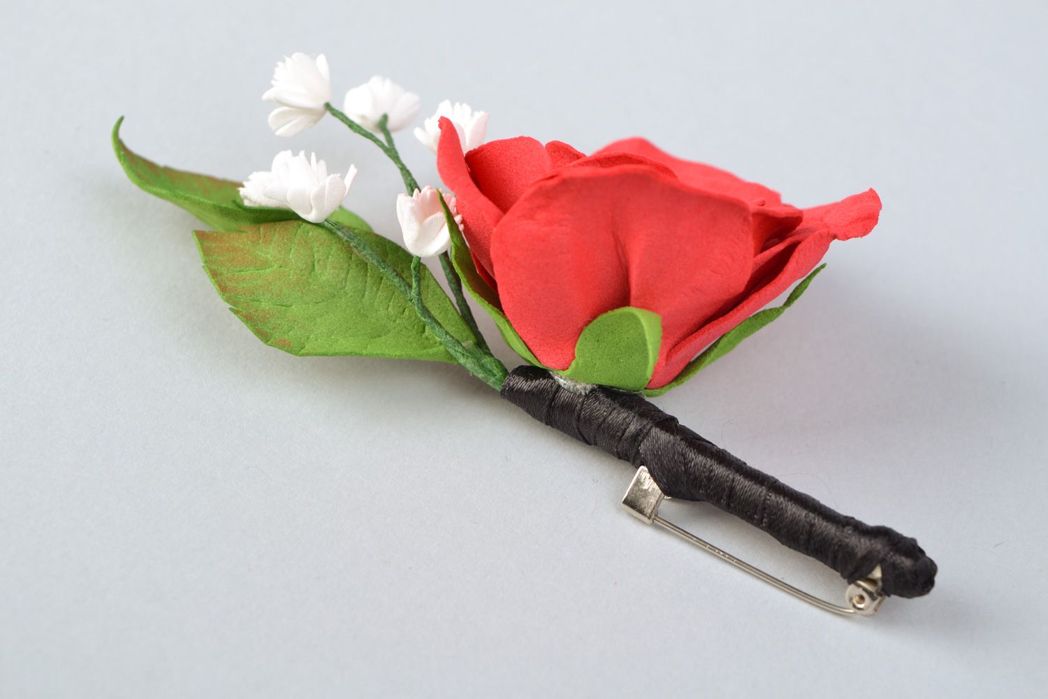 Свадебная бутоньерка красная роза  фото 4