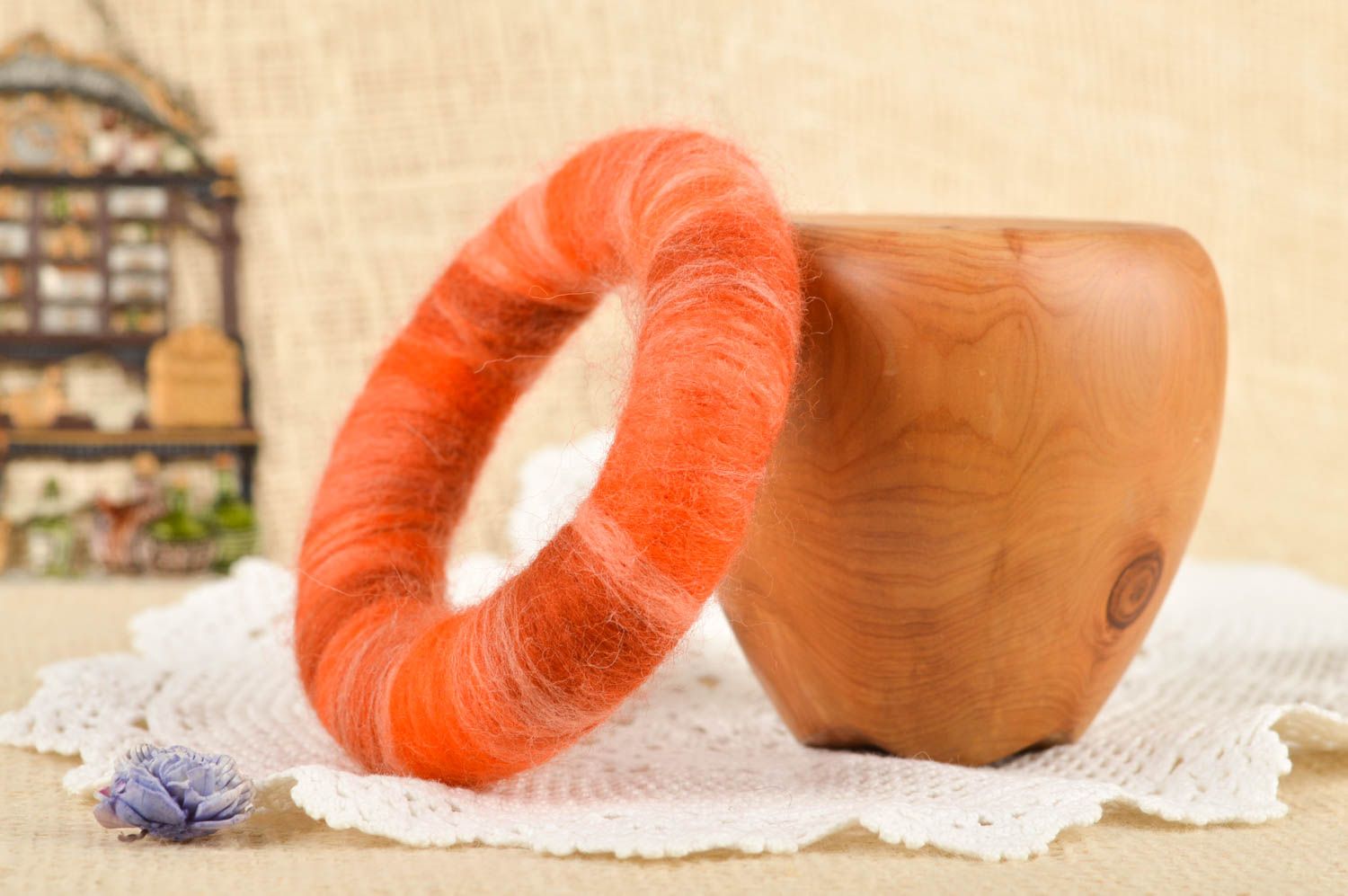 Bracelet fantaisie en laine Bijou fait main design orange Accessoire femme photo 1