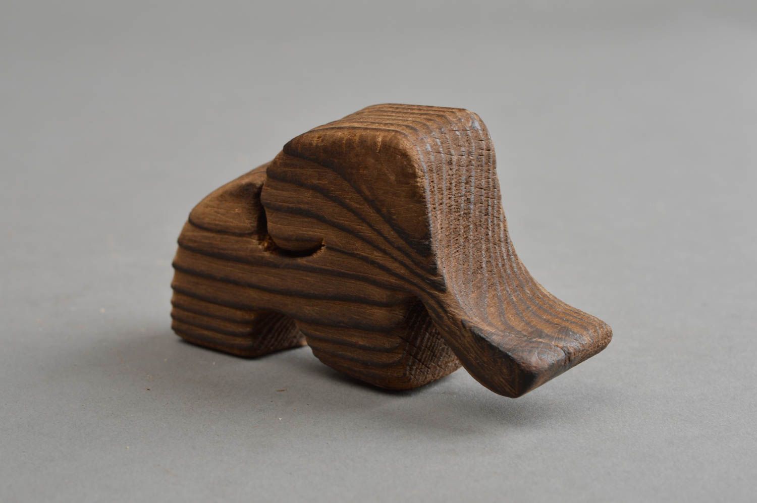Статуэтка слоника из дерева сосна ручной работы оригинальная маленькая декор фото 3
