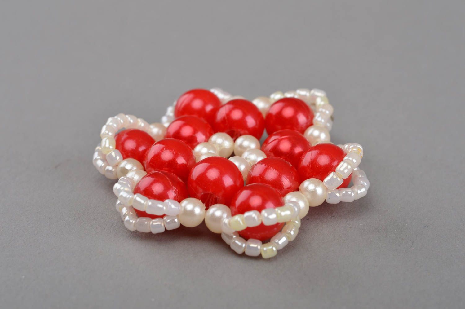 Porte-clés rouge en perles de rocaille et perles fantaisie fait main Fleur photo 4
