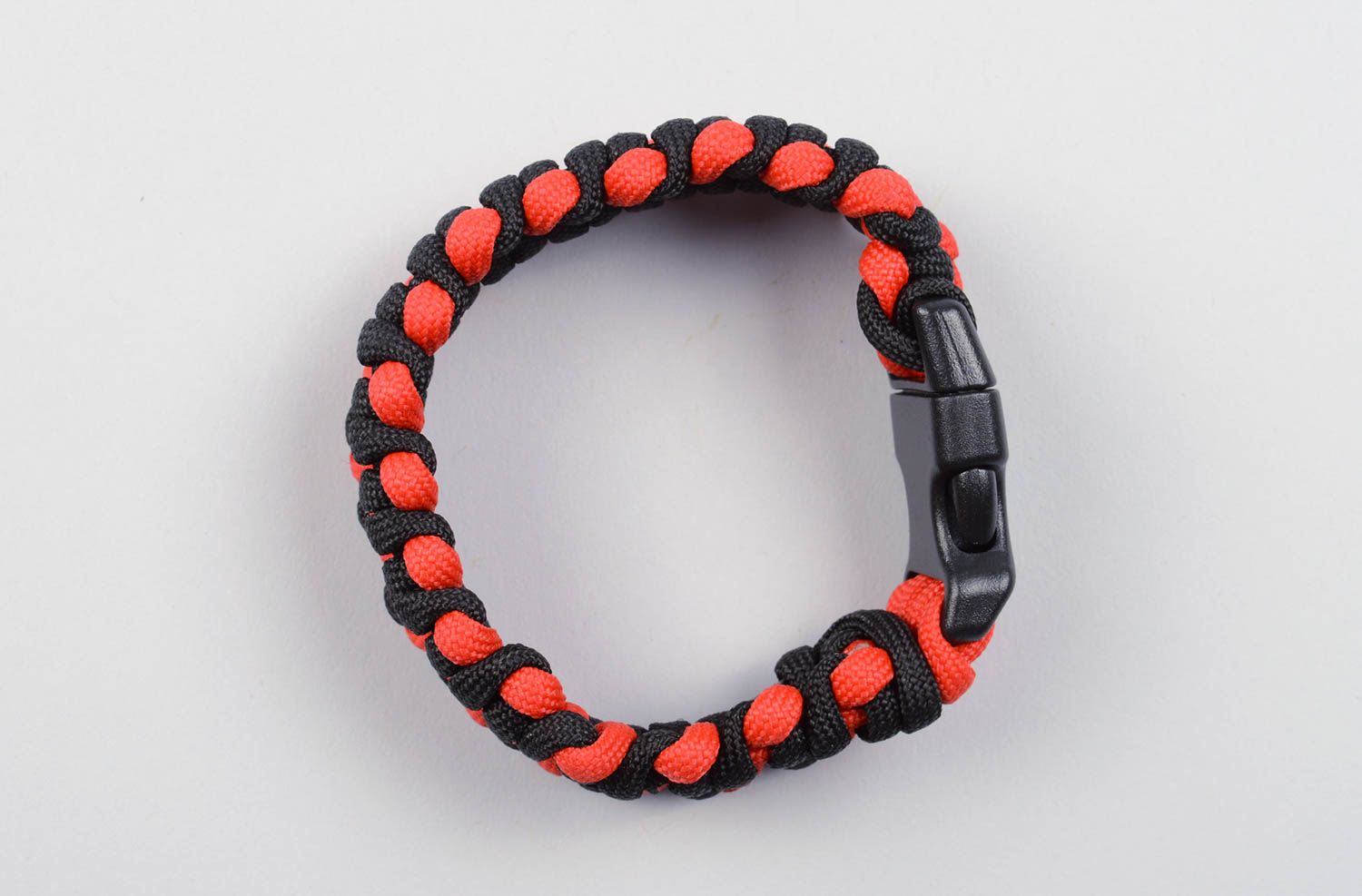 Bracelet paracorde rouge noir Bijou fait main Accessoire homme design original photo 4