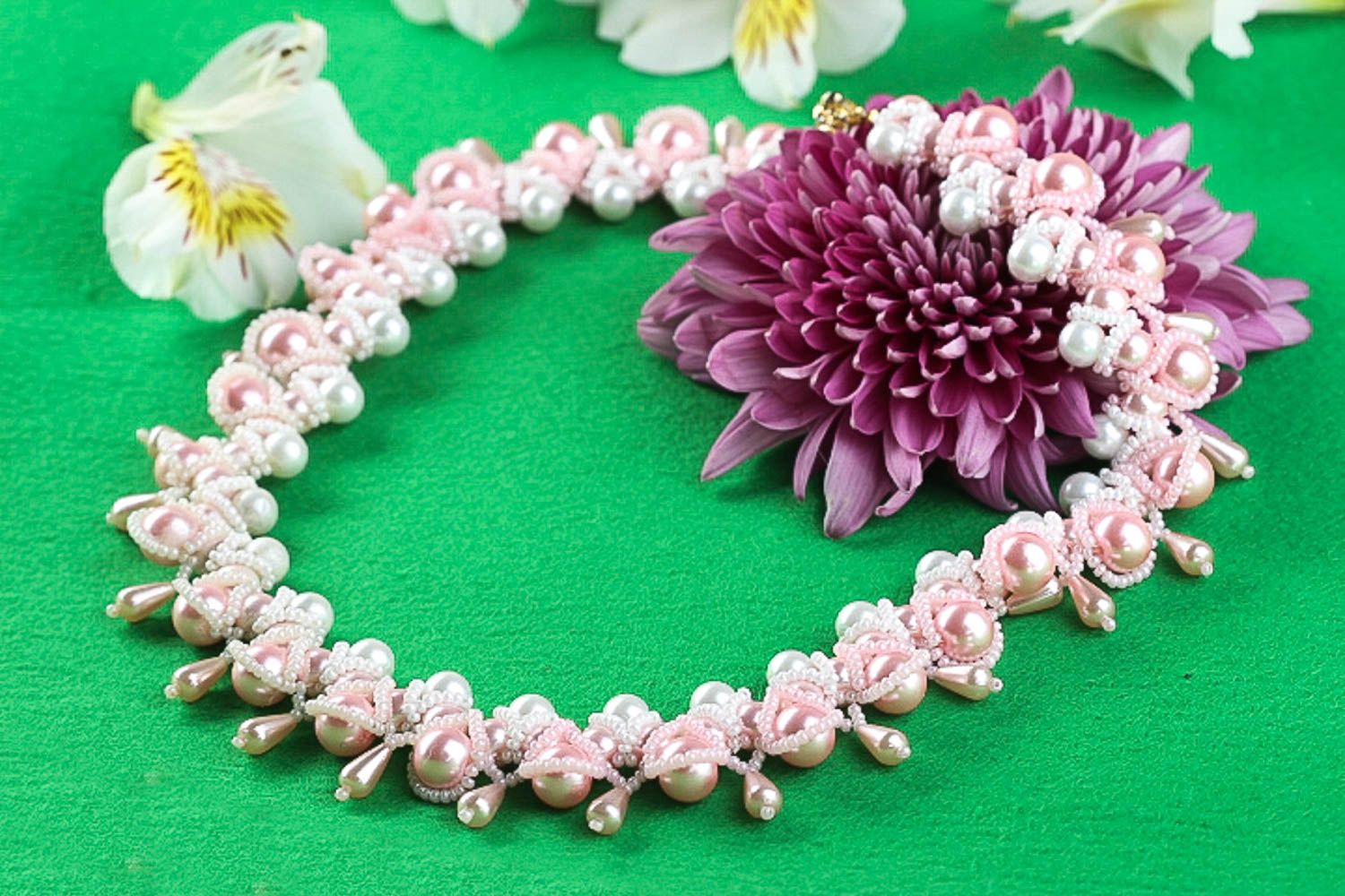 Колье из бисера украшение ручной работы ожерелье из бисера и бусин розовое фото 1