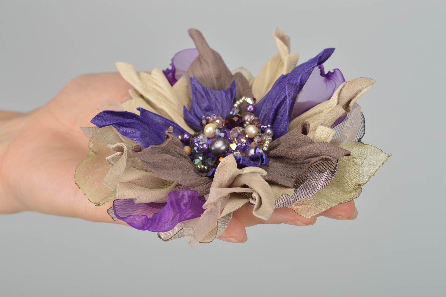 Handmade Haarspange Blume große Brosche Damen Modeschmuck Waldblumen aus Leder foto 3