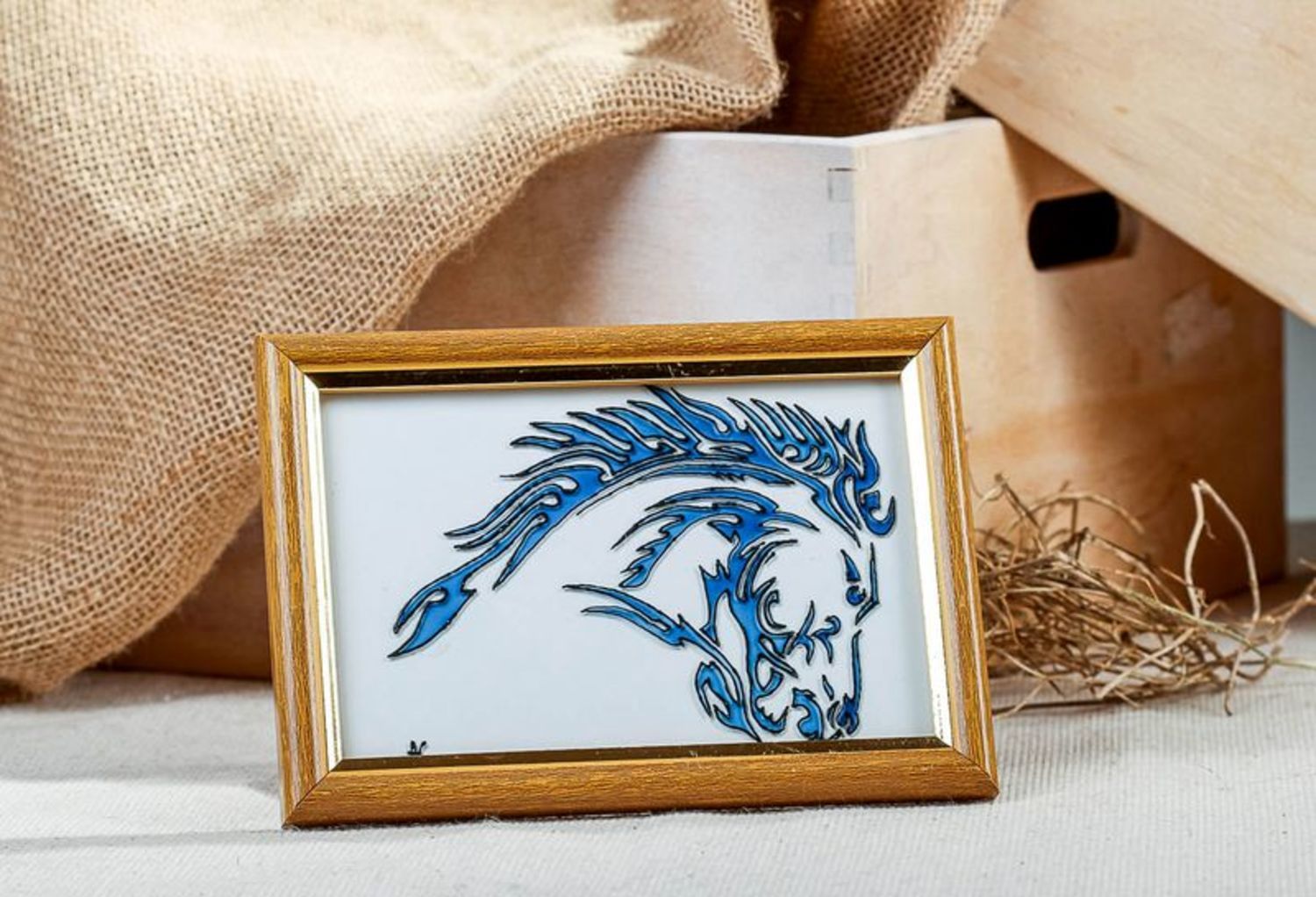 Pintura em vidro em uma moldura de madeira Cavalo foto 1
