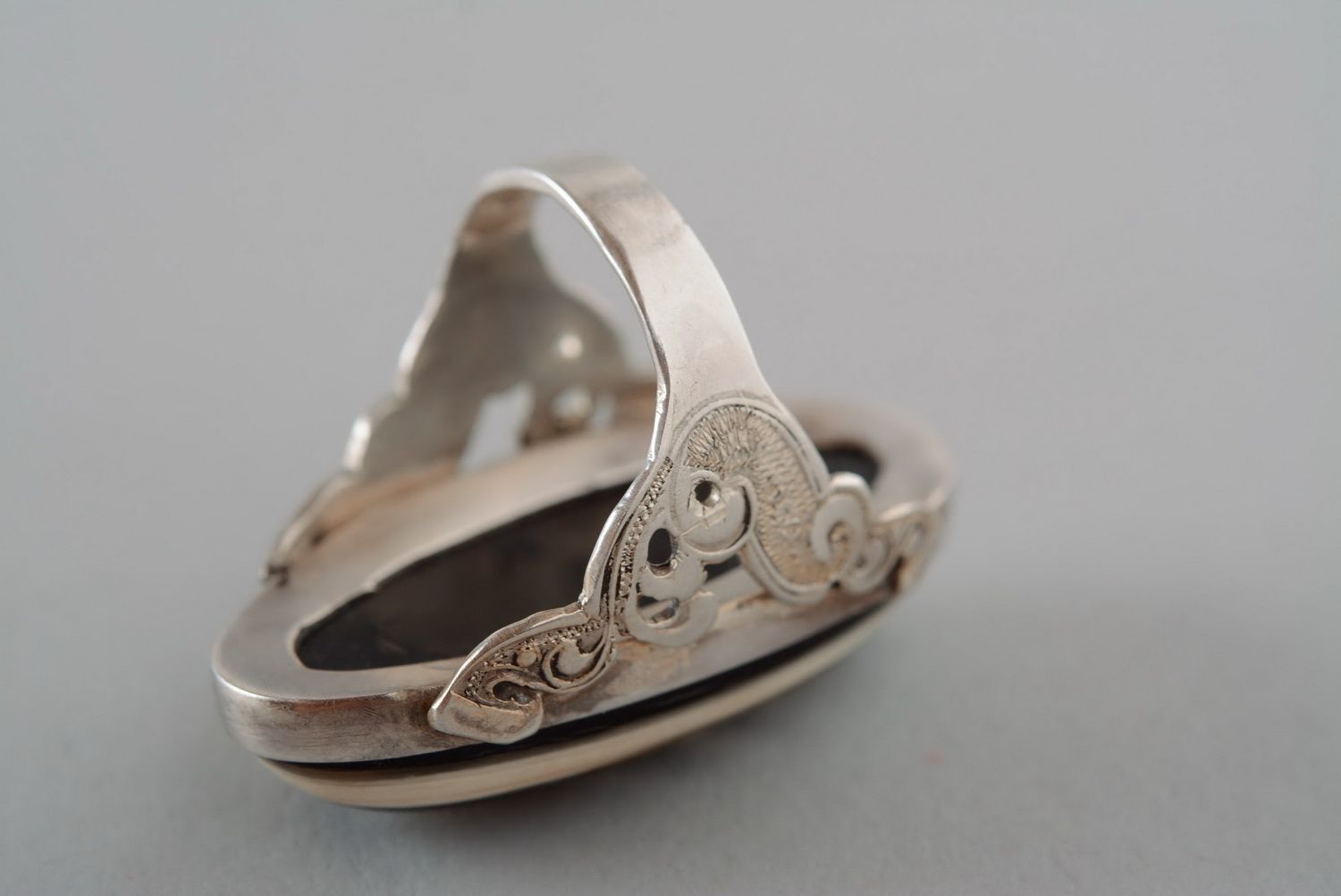Серебряное кольцо с рогом фото 4
