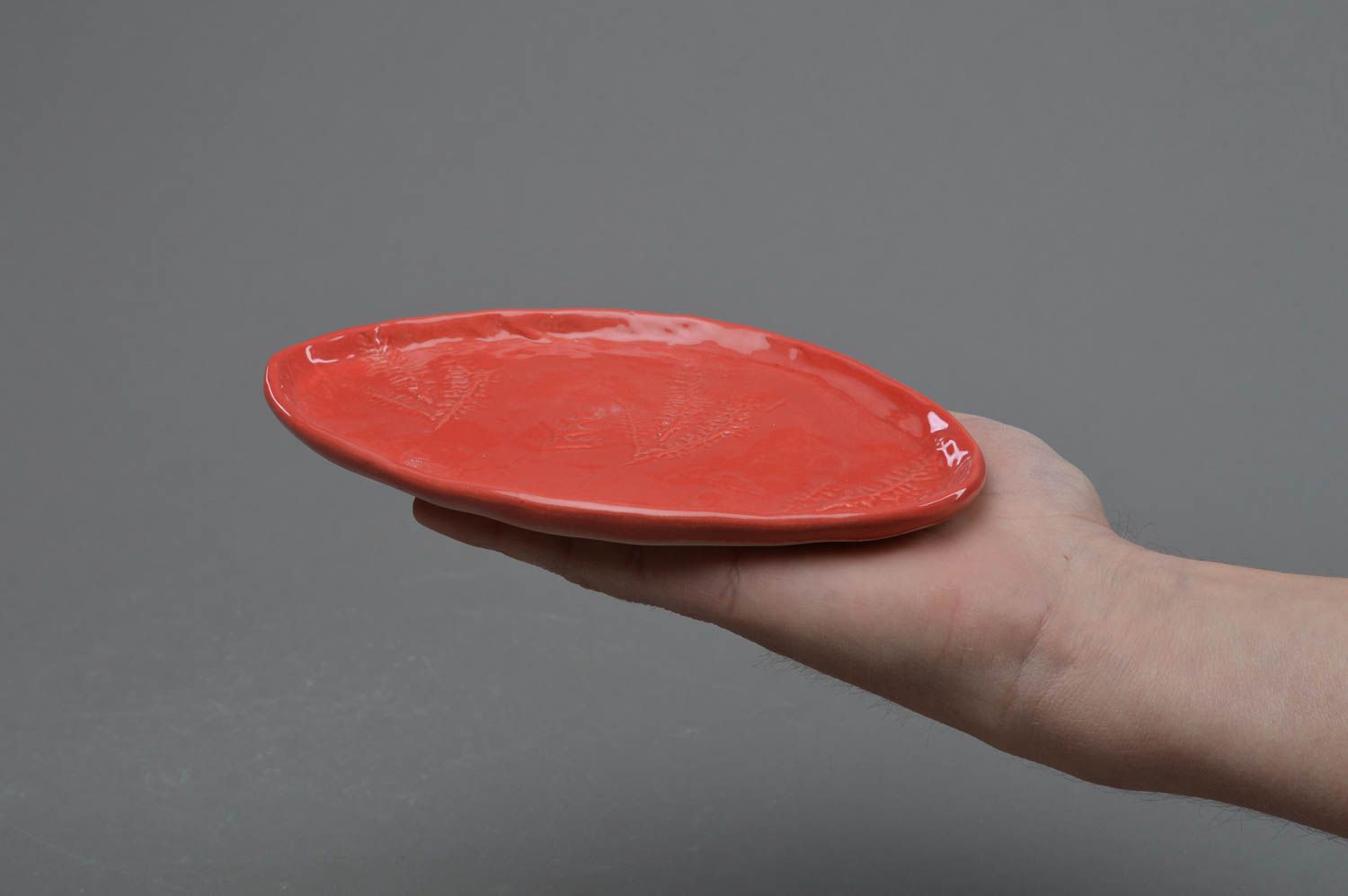 Roter kleiner Porzellan Teller grell originell künstlerische Handarbeit foto 4