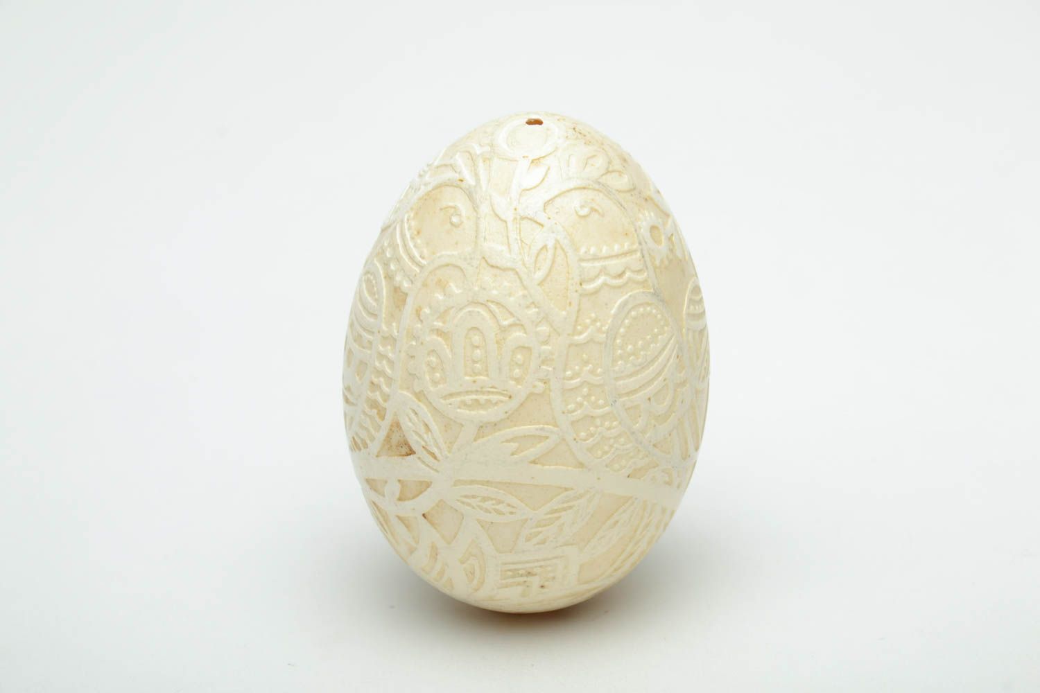 Oeuf de Pâques peint à la cire fait main pysanka avec motif original et insolite photo 2