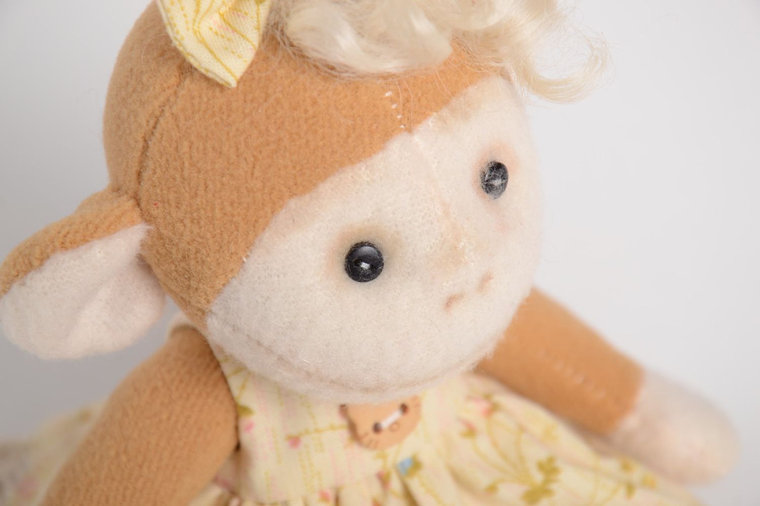 Handmade Kuscheltier Affe im zarten Kleid Geschenk für Kinder Stoff Spielzeug  foto 4