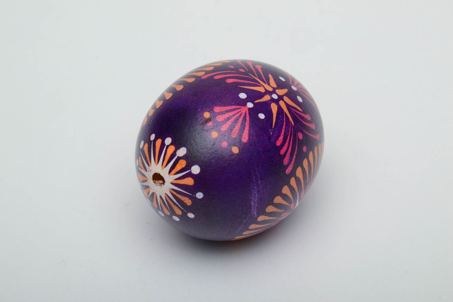 L'uovo decorativo fatto a mano pysanka dipinta a mano pasquale ucraina  foto 3
