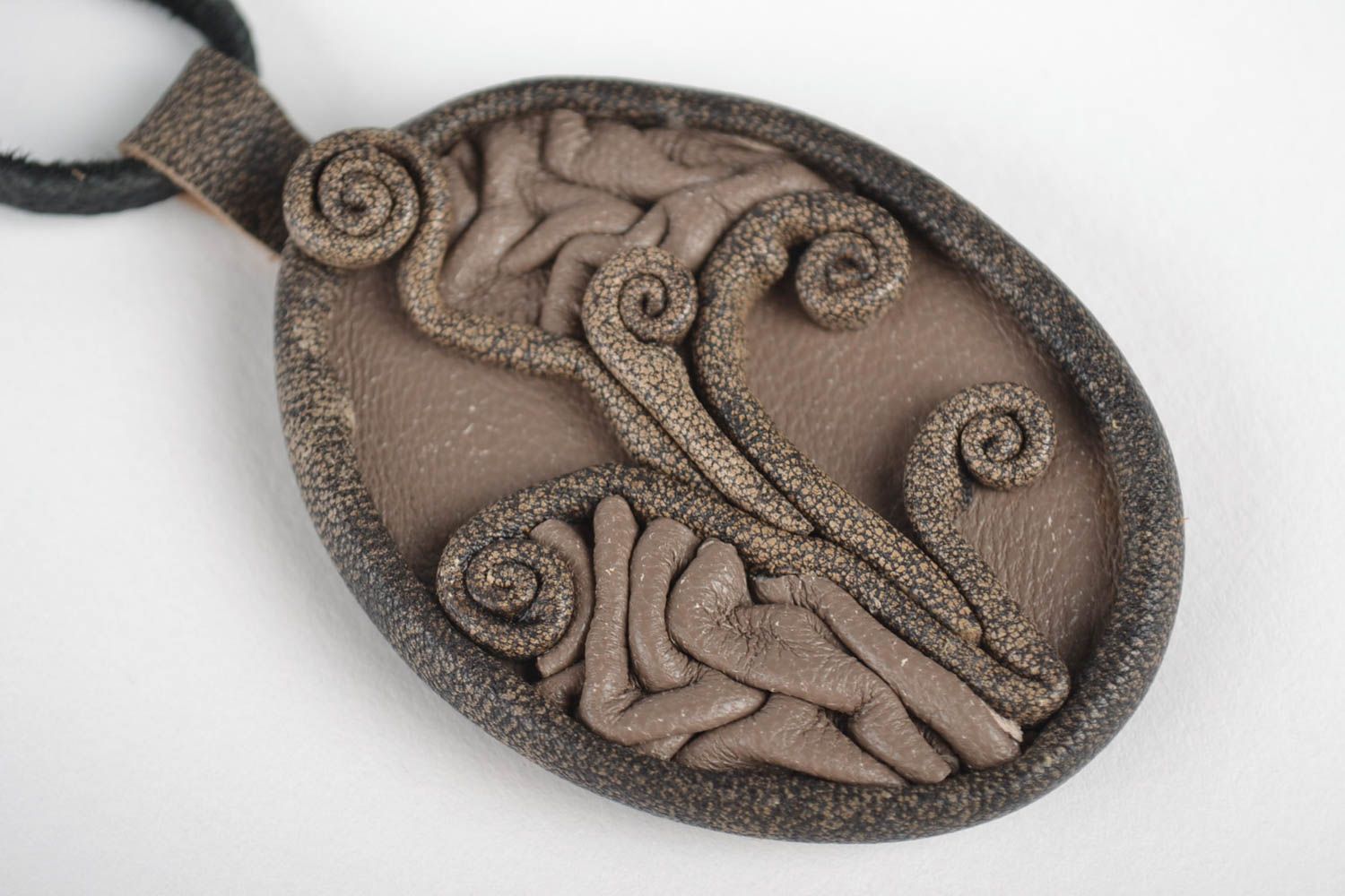 Designer pendant made of genuine leather handmade necklace accessories for girls photo 3