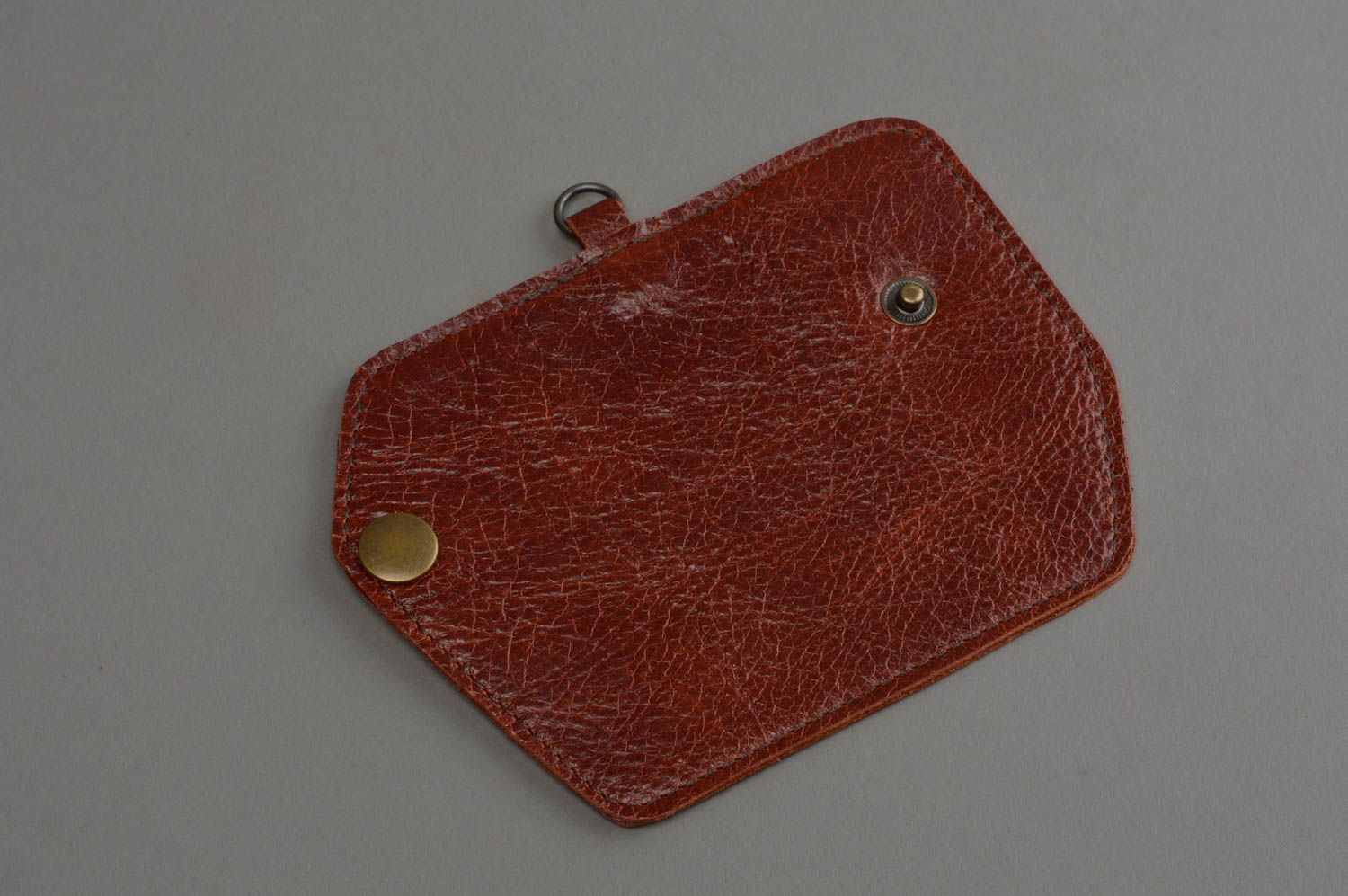 Étui porte-clés en vrai cuir fait main sur bouton accessoire original bordeaux photo 3