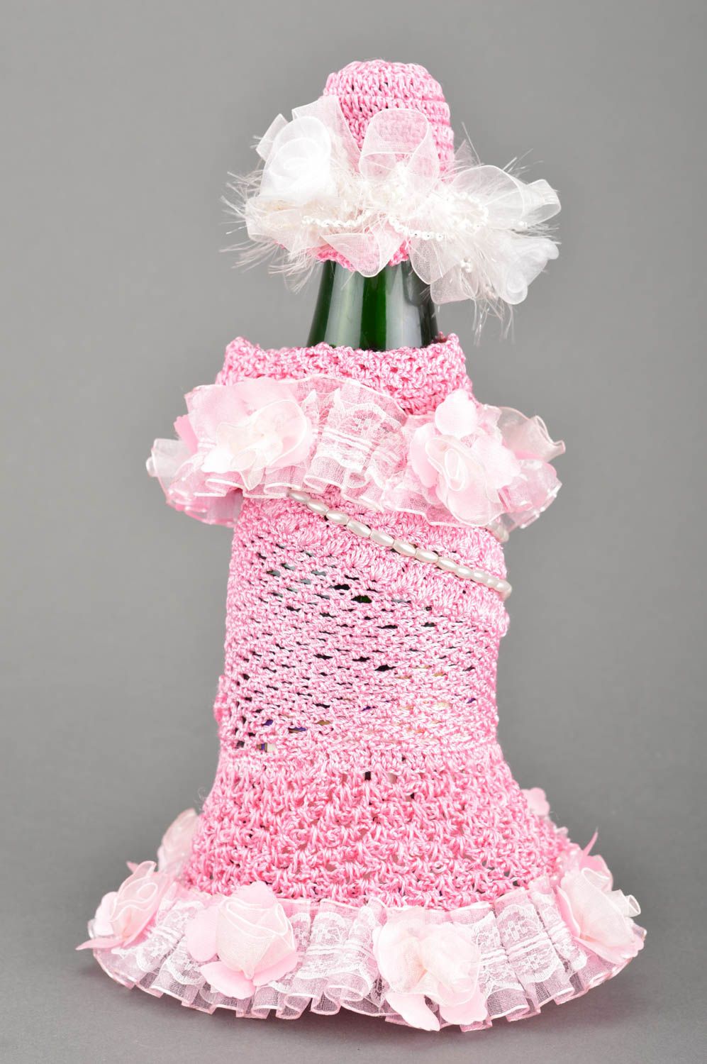 Handmade Hülle für Flasche Kleid mit Hut gehäkelt aus Stoff in Rosa  foto 5