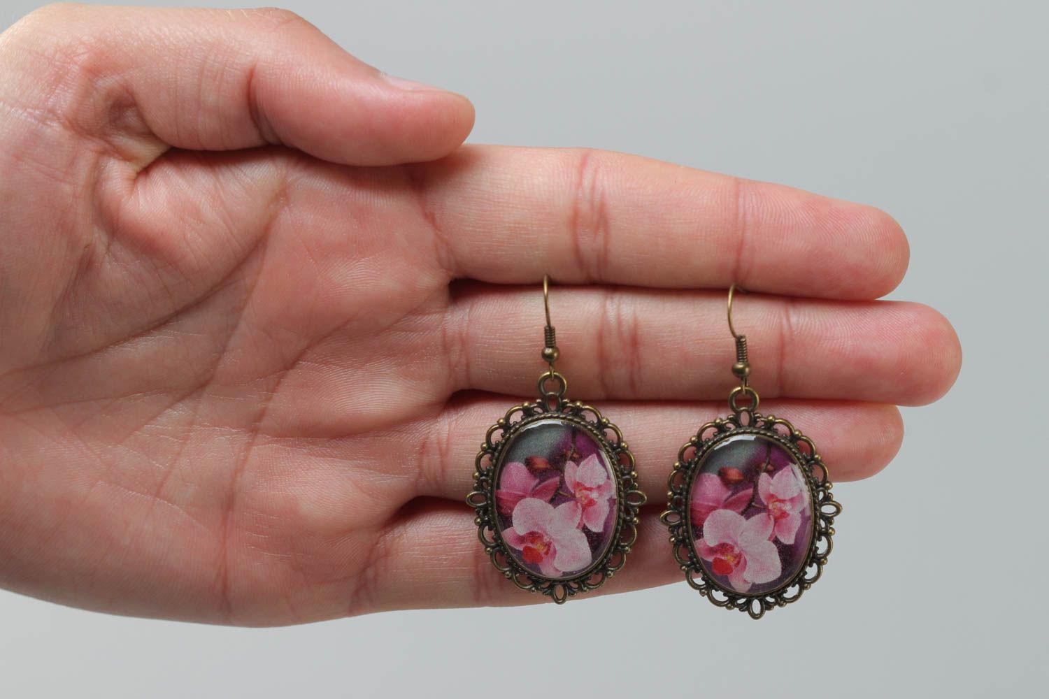 A set of handmade vintage earrings made of glass glaze with metal fittings and flower print photo 5