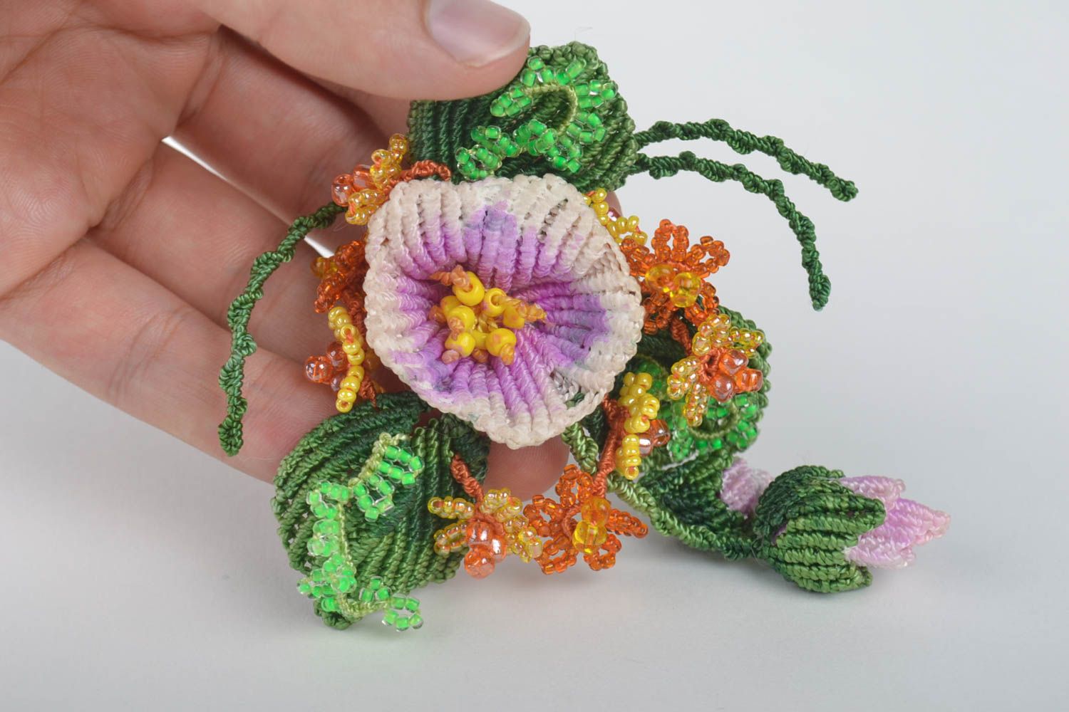 Брошь цветы красивая украшение ручной работы аксессуар в технике макраме-анкарс фото 5