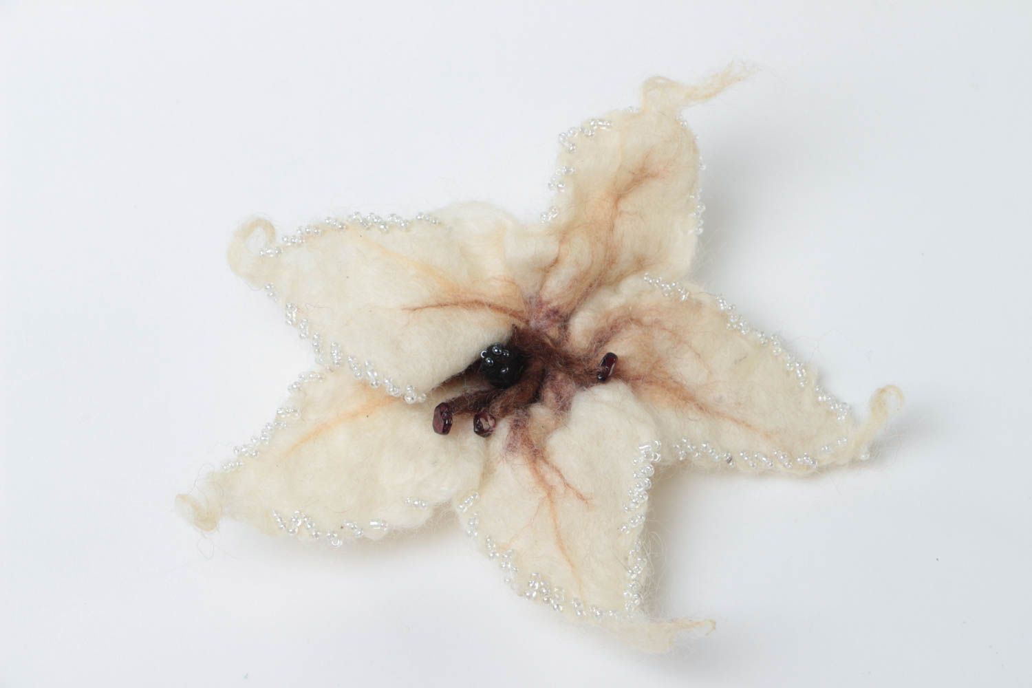 Grande Broche fleur de lis faite main en laine naturelle feutrée Cadeau femme photo 2