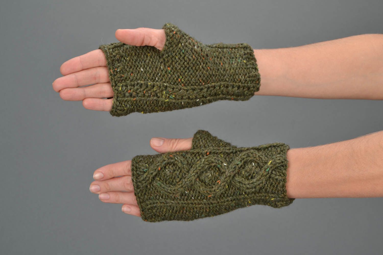 Hand knitted mittens picture 1. Hand knitted mittens photo 1. 