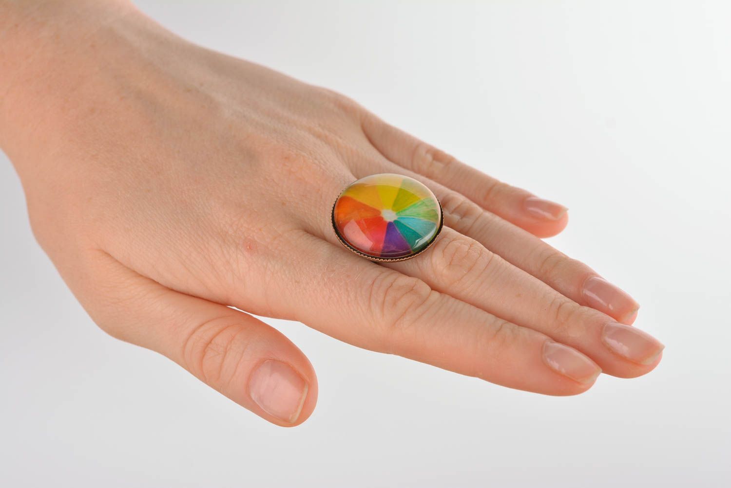 Bague multicolore Bijou fait main en verre et métal rond Cadeau pour femme photo 3