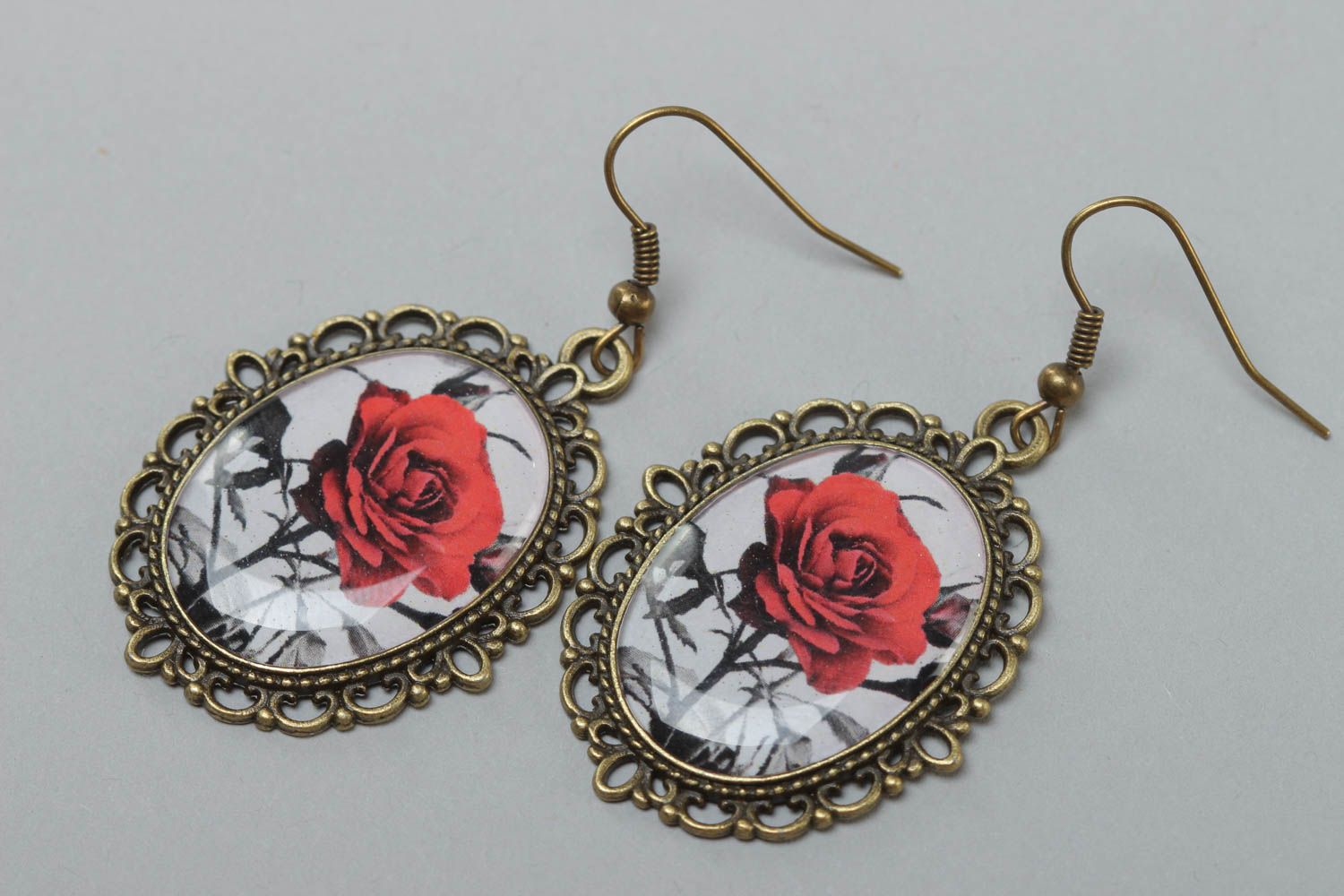 Beautiful vintage egg-shaped earrings made of glass glaze with a picture of red rose photo 2
