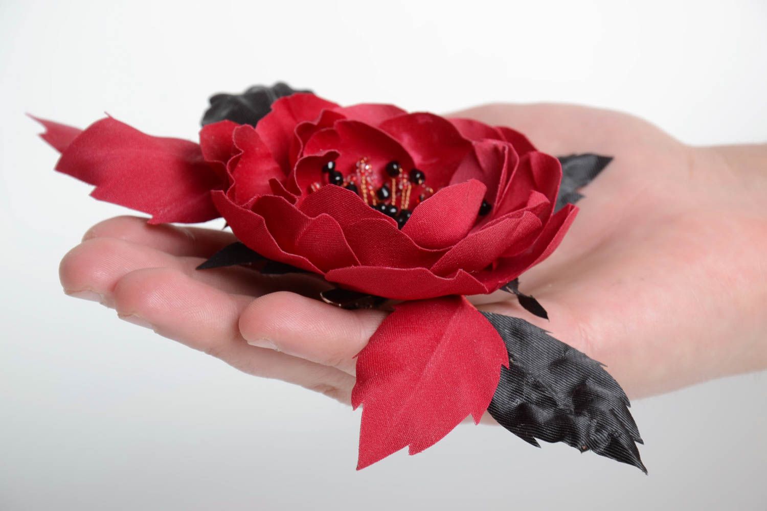 Broche barrette en tissu faite main avec fleur de coquelicot rouge stylée photo 4