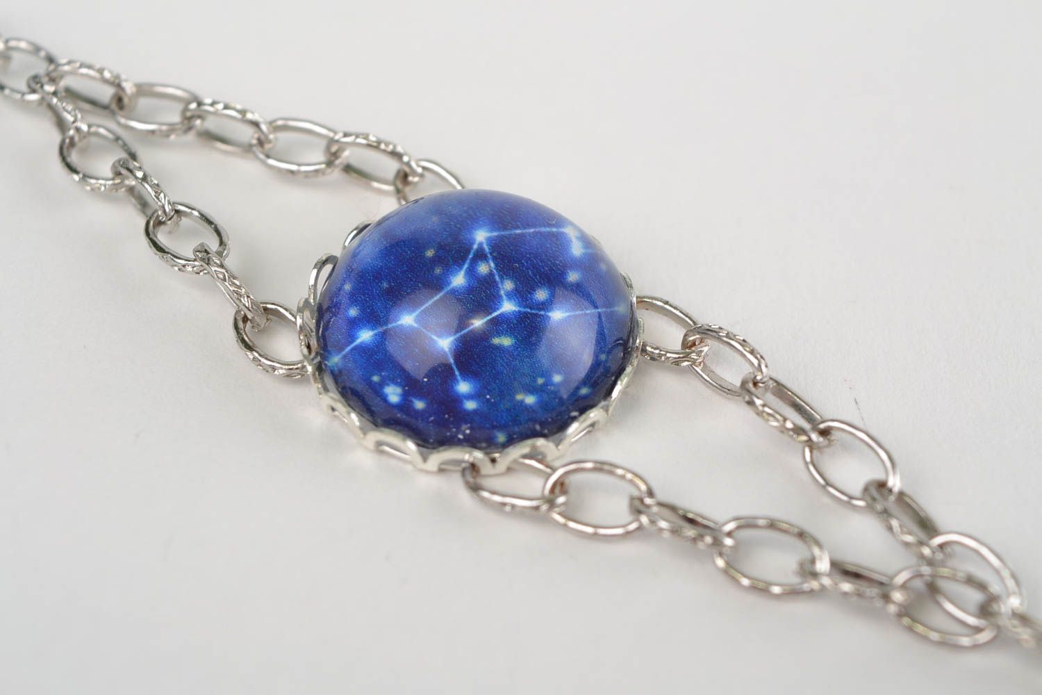 Bracelet en métal mince avec verre bleu fait main signe du zodiaque Vierge photo 2