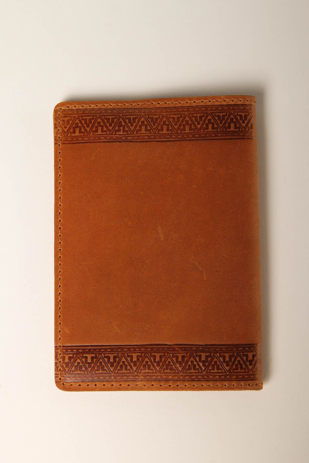 Коричневый кожаный аксессуар хенд мейд обложка на паспорт необычный подарок фото 3