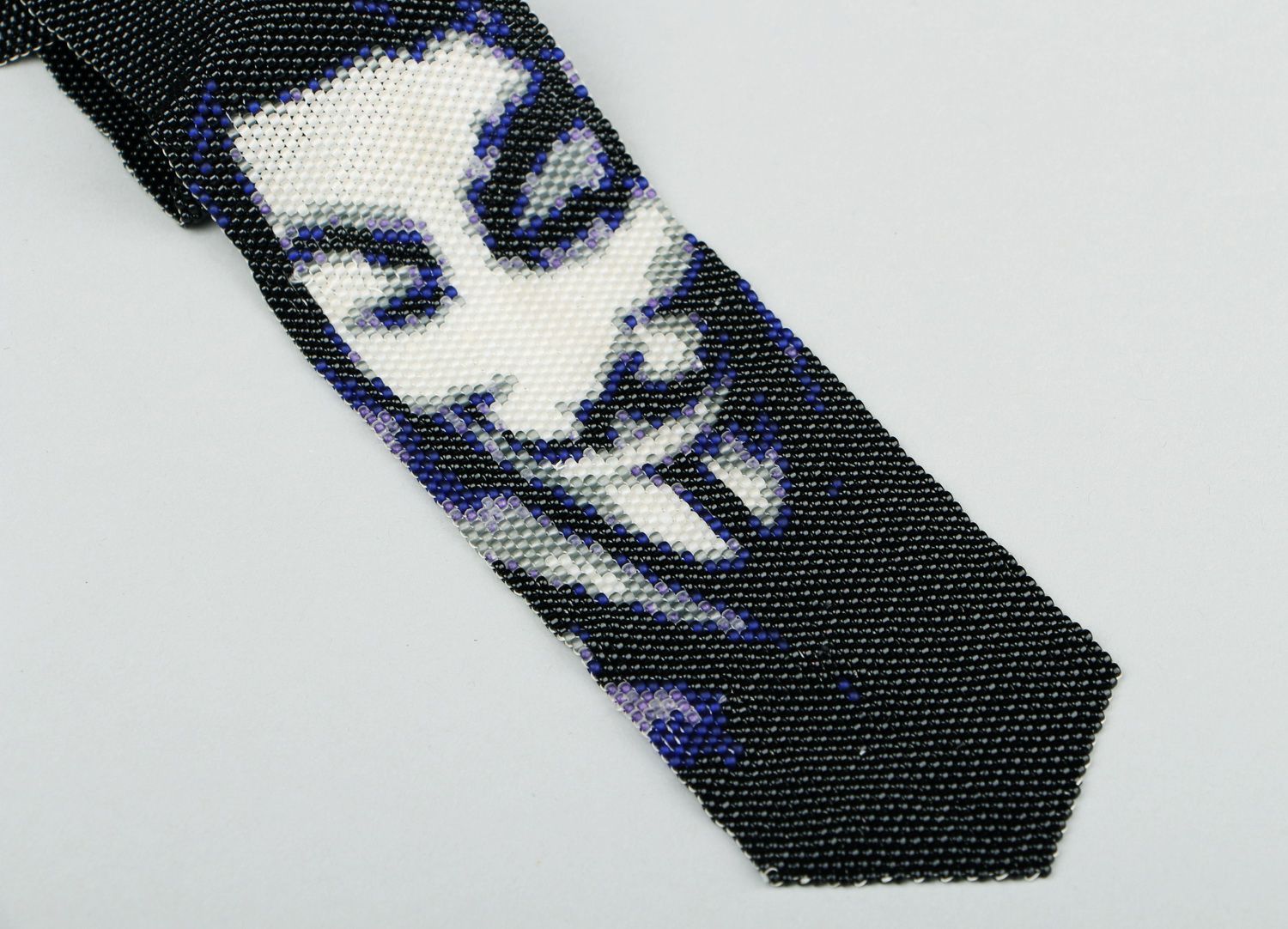 Beaded tie Guy Fawkes mask photo 3
