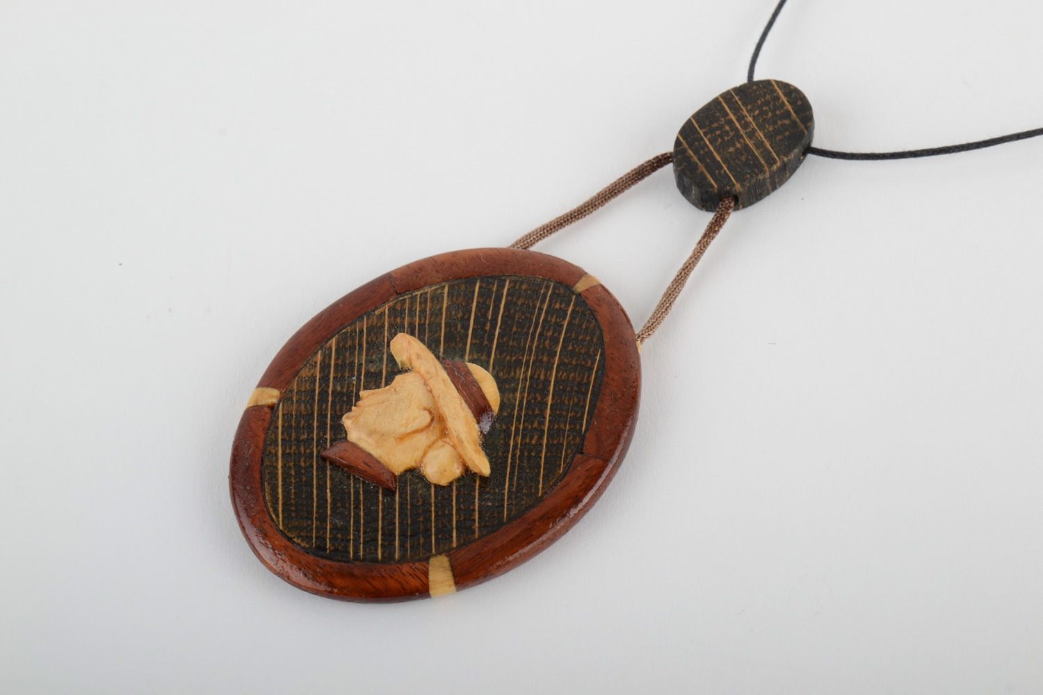 Handmade oval tinted neck pendant carved of wood with intarsia for women photo 3